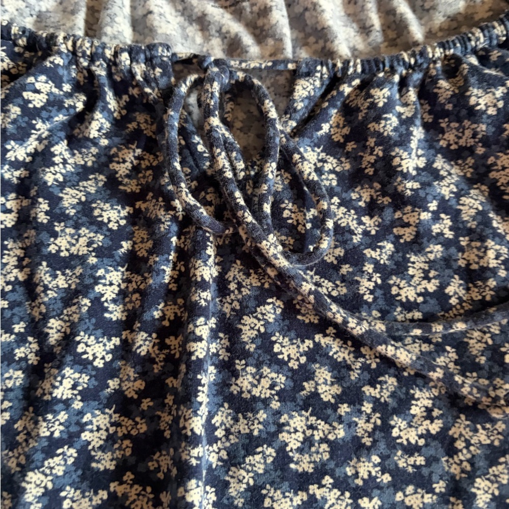 Lands'‎ End Navy Floral Blouse - Picture 3 of 6